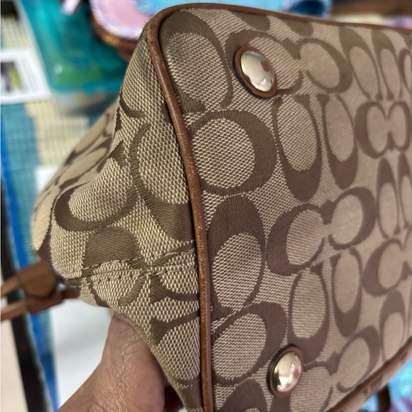 GUC Coach and Brown Shoulder Bag with Signature Design - Picture 12 of 12